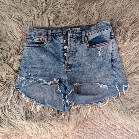 Levi cut off shorts - Picture 1 of 3
